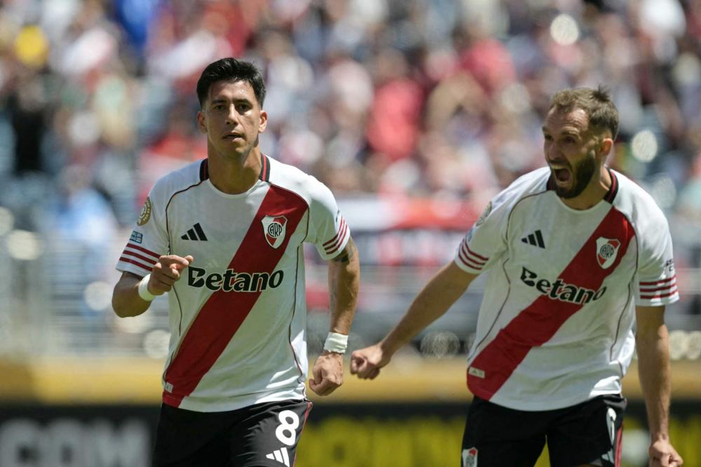 TA：阿森纳未积极推动冬窗出售球员；预计明夏将买断因卡皮耶