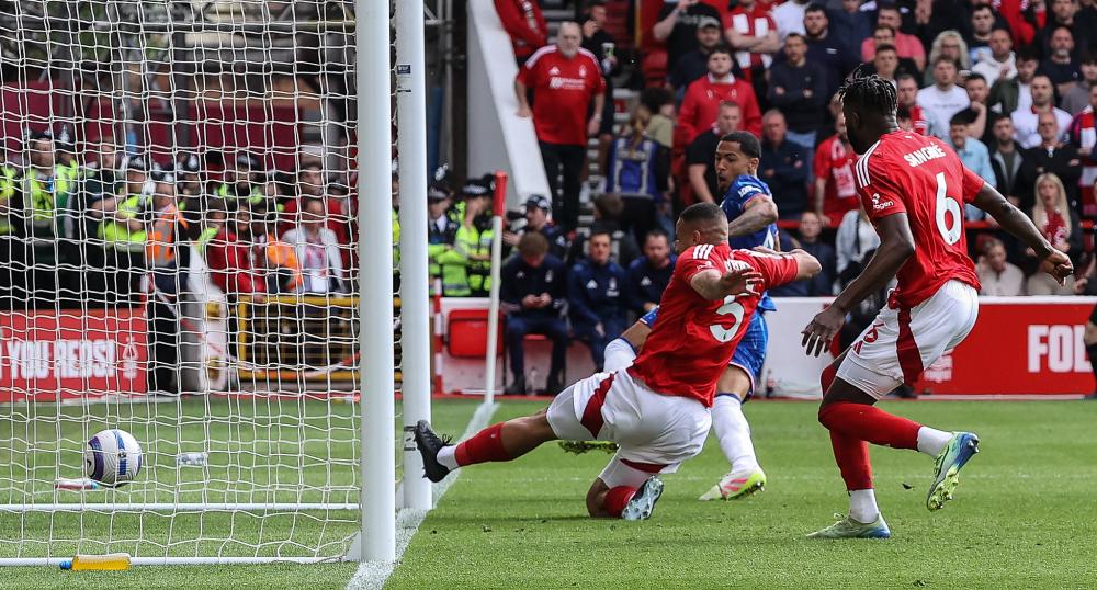 杜篮特篮下强打稳定胜局